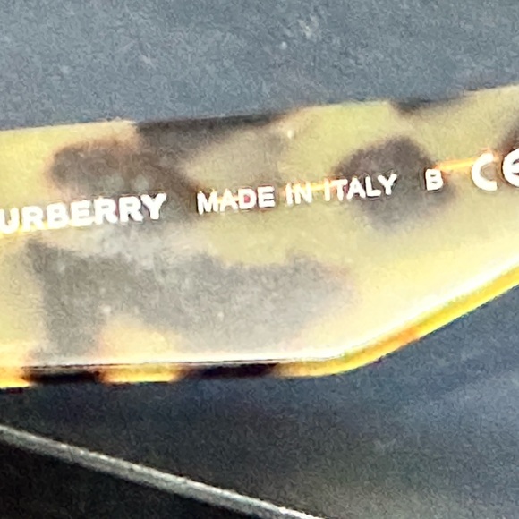 Burberry’s sunglasses - Picture 7 of 9